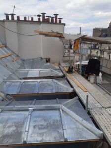 PENDANT


ZINC 


55 RUE MONTMARTRE

75002 PARIS