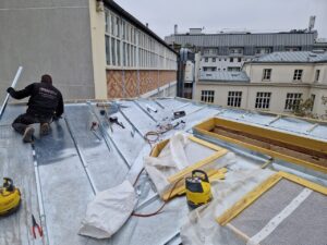 PENDANT


ZINC


38 BD RICHARD LENOIR 
75011 PARIS